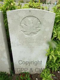 Etaples Military Cemetery - Horton, William Harry